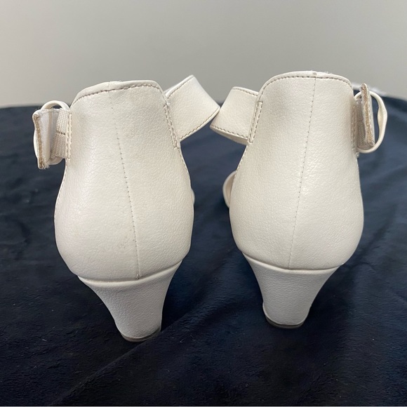 Fioni White wedge midi ( 2-2.5” ) heel. - Picture 6 of 8